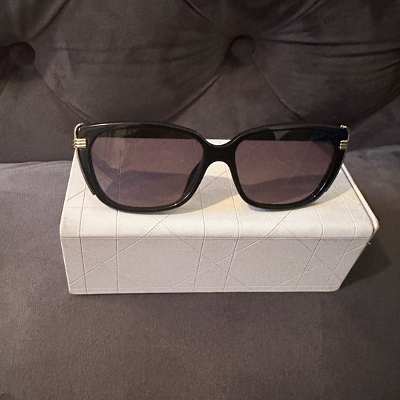 Christian Dior Black Shades with gold hardware COA included + case and cloth - Picture 7 of 16
